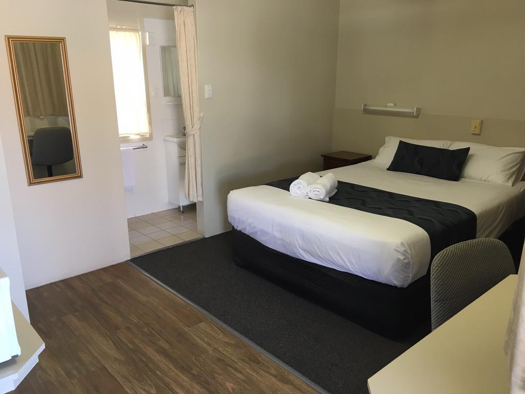 Plantation Park Motor Inn Ayr Habitación foto